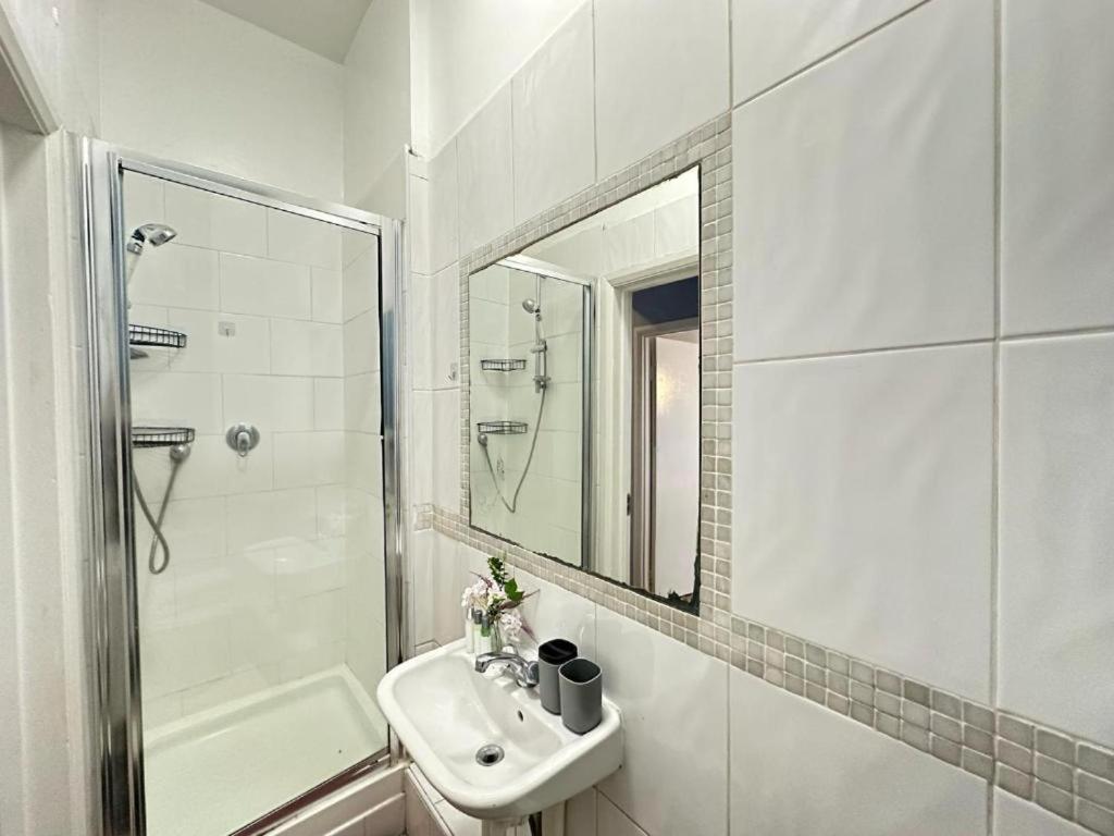 Apartament Three Bedroom Near Mayfair Londra