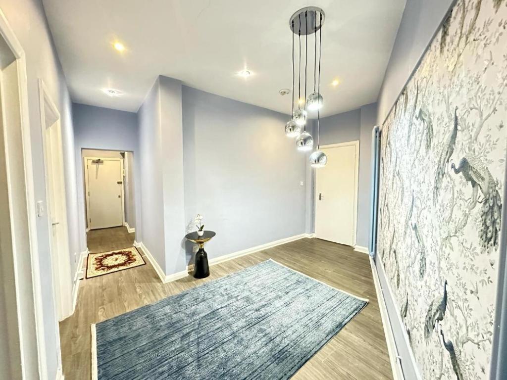 Apartament Three Bedroom Near Mayfair Londra